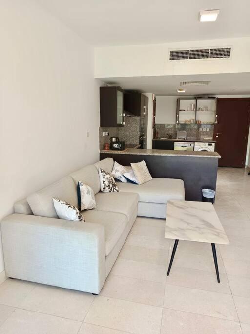 Beachfront With Pool & Stunning View Salalah